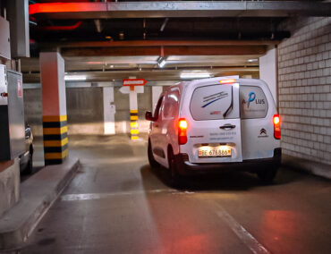 Auto von A-Plus fährt weg nach Räumung.